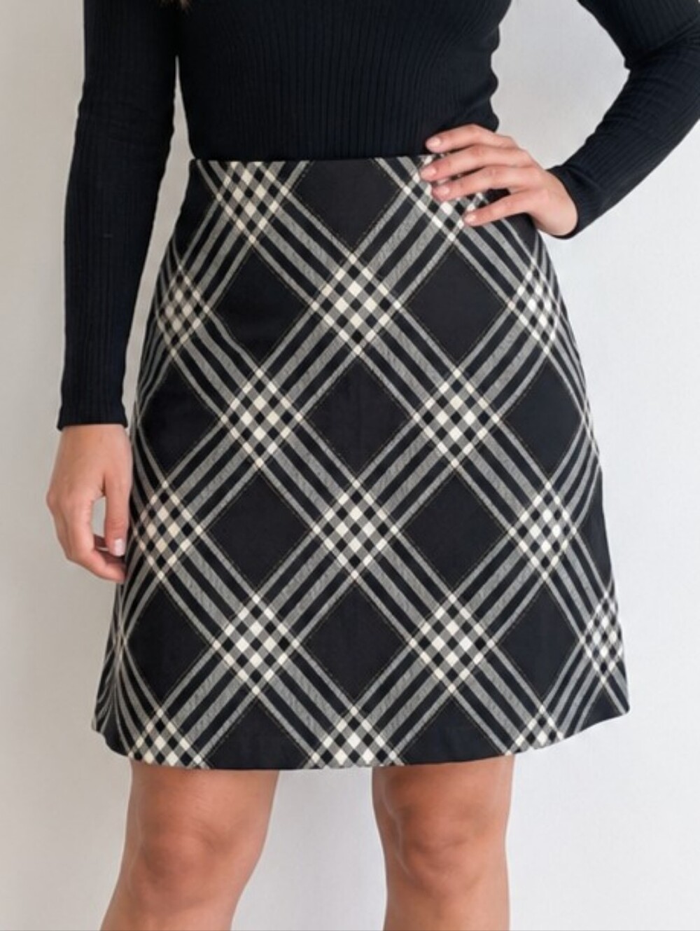 Jones New York 100% Wool Plaid A-Line Skirt – Size 10 – Made in Canada
